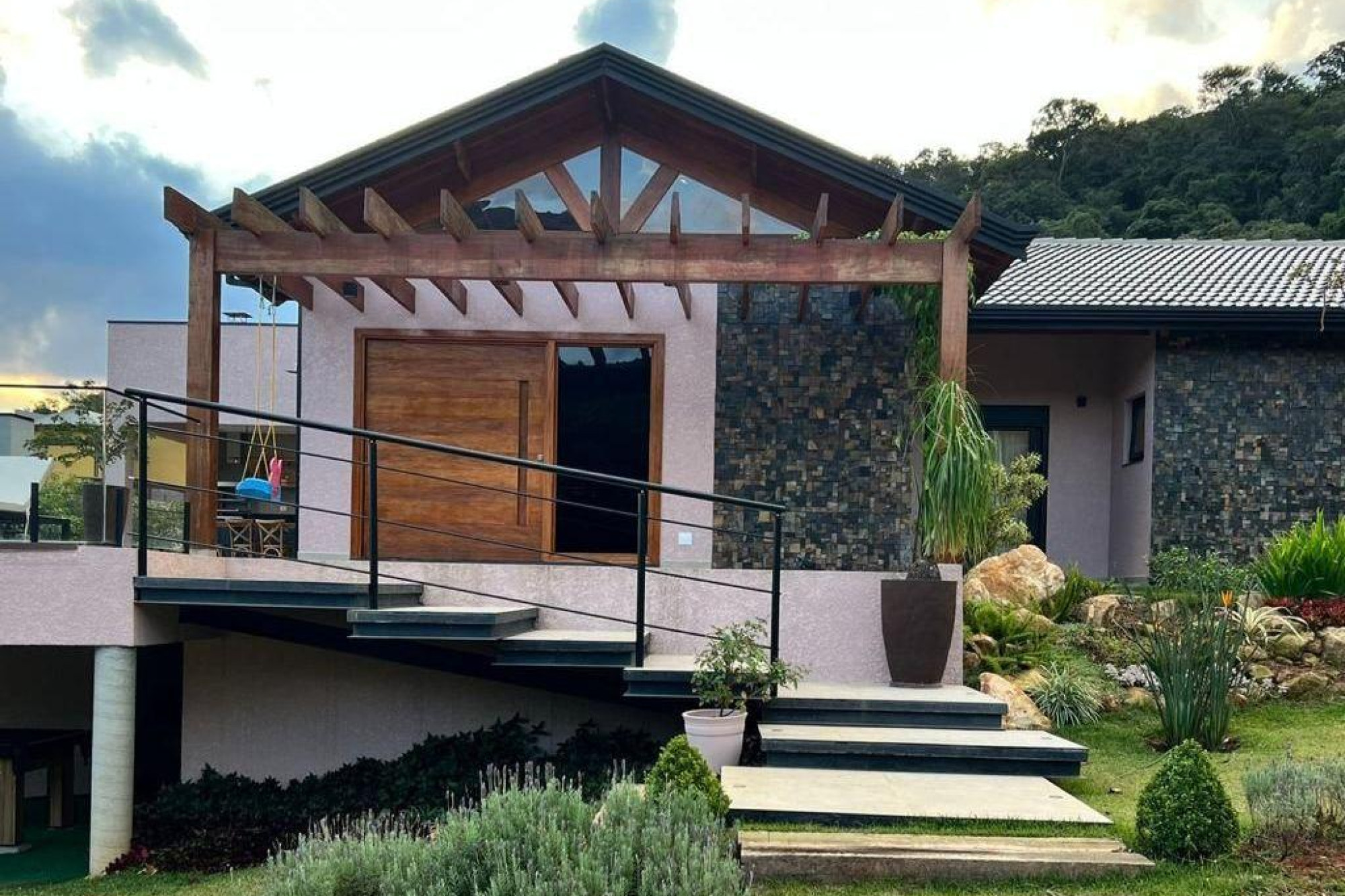 Casa com design contemporâneo em Atibaia 