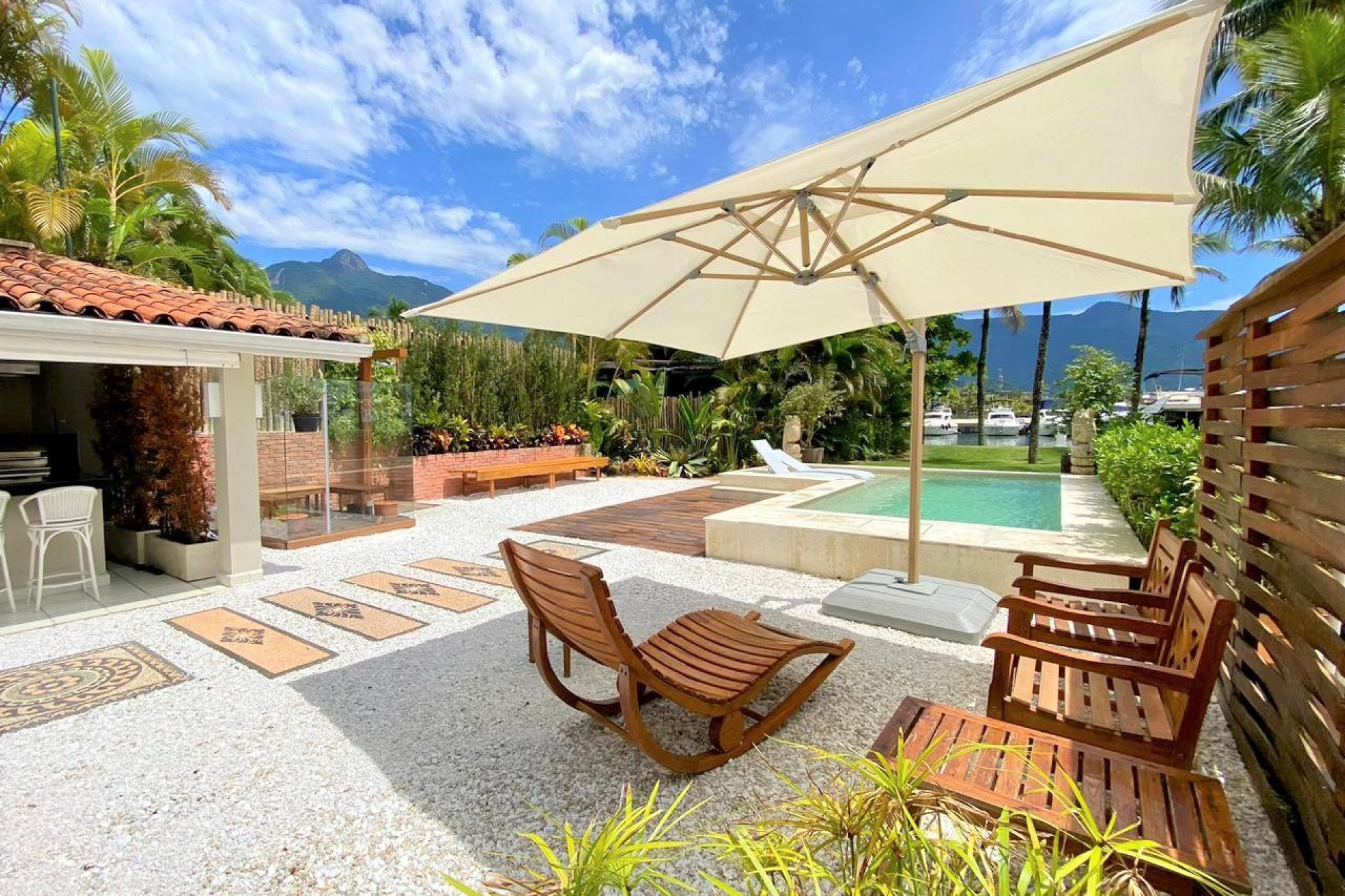 Casa Com Ótima Localização, Próxima a Marina