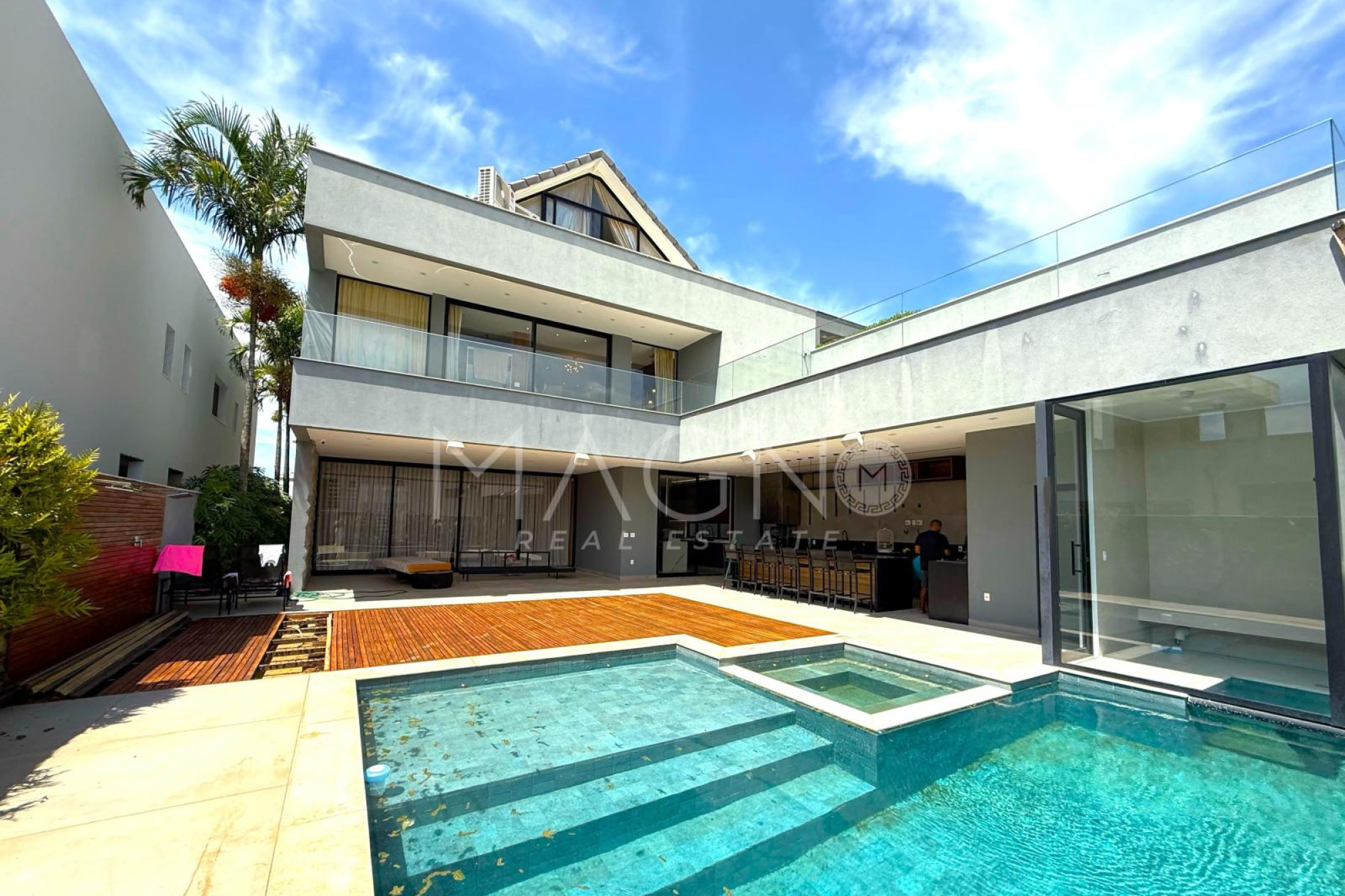 Linda Casa 4 Suítes na Barra da Tijuca