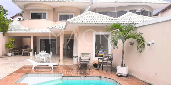 Casa triplex no condomínio Interlagos de Itauna