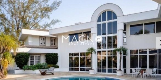 Excelente Casa no Condomínio Malibu Barra da Tijuca com 762m² Área Construída em Terreno de 1250m² 5 Suítes Elevador Piscina Sauna Garagem Subsolo